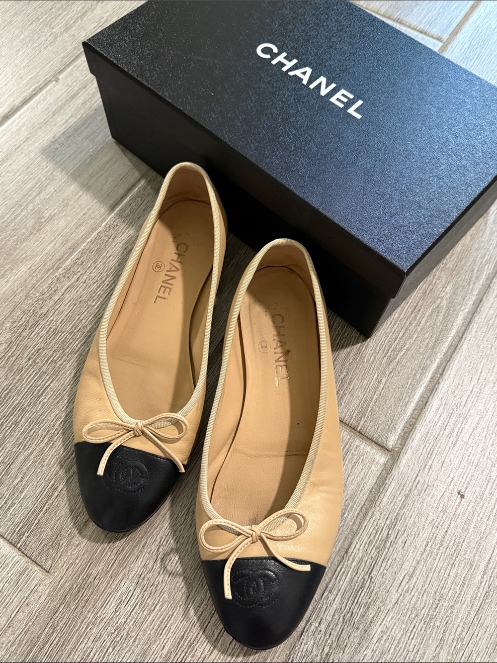 CHANEL Beige Leather Ballet Flats with Black Cap Toe and Bow size 39
